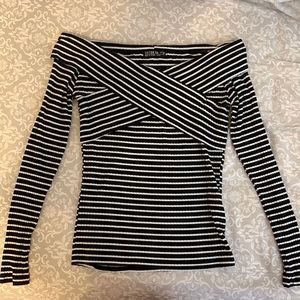 Off the shoulder black and white long sleeve top!
